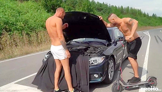 Amateur Lovers Marty & David Lee Fuck by the Highway - Bromo US