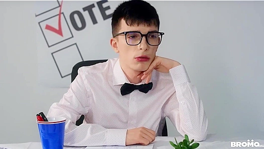 Bo Sinn Barebacks Felix Odair - Creepy Flasher Turned Lover