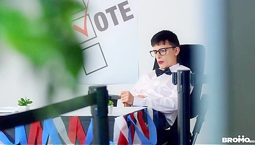 Bo Sinn Barebacks Felix Odair - Creepy Flasher Turned Lover