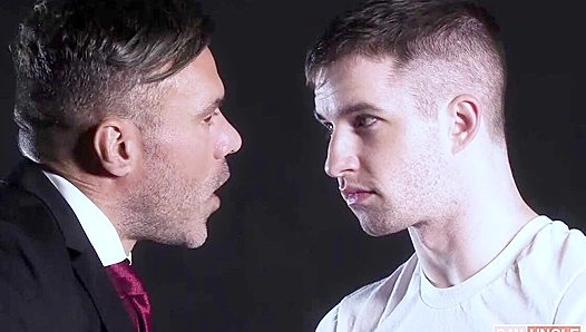 Blindfolded Elder Knoxx Gets Deeply Fucked by Manuel Skye