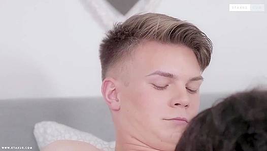 Horny Jim Bridges PoundsTyler Scott's Ass - Gay XXX