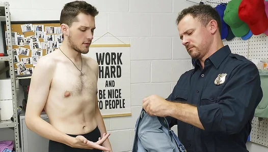 Repeat Offender Seduces Guard Again in Hot Anal Encounter – Menperps