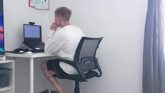 Distracting Stepbrother From Work For A Tight Anal Session