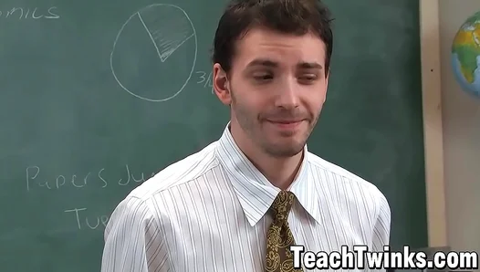 Wade Warren Roughly Takes Sweet Twink 18+ Justin Giles In Intense Anal Session