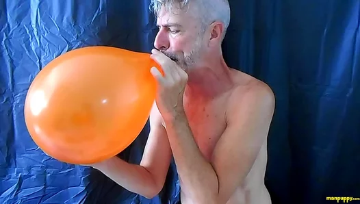Richard Lennox Pops Balloons While Pleasing His Skinny Mature Lover