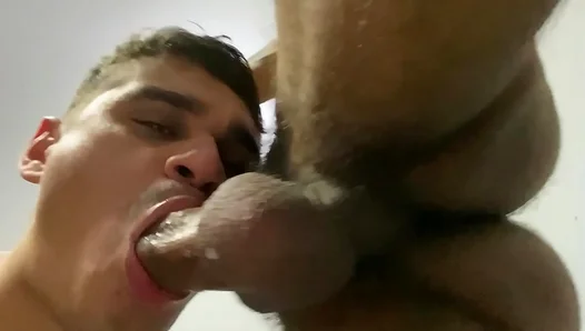Skinny Big Dick Gets Nicely Sucked In Amateur Gay Blowjob Scene