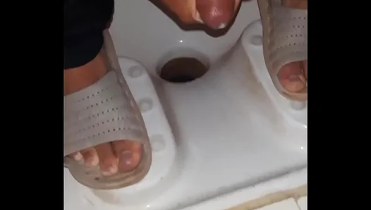 Horny Amateur Gay Handjob Ends in Hot Cumshot Action