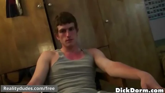 Straight Friends Turn Gay for Reality Dudes: Cock–Sucking College Experiment