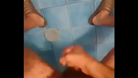 Honduran Guy Masturbates Publicly in Steamy Gay Amateur Clip