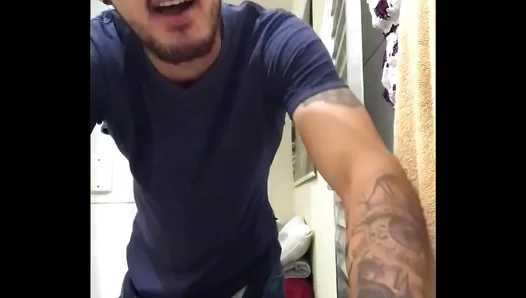 Gay Porn Star Delivers Intense cumshot In Hot 2–Minute Scene