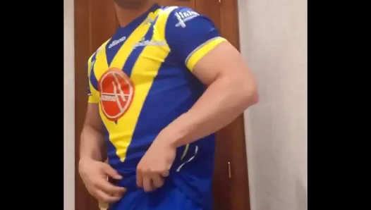 David Cork Wanks Hot in Amateur Gay Sex Scene with Big Guy