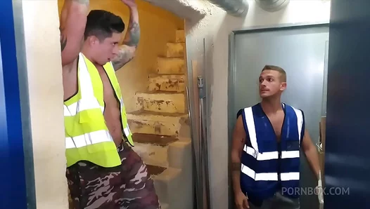 Juice–Loving Worker Gets Encouraged in Intense 1–On–1 Blowjob Session