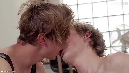 John Hardy & Timmy Williams - Hot Twink Orgy Action!