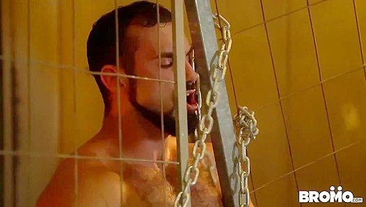 Jaxton Wheeler Barebacks Buck Richards in Wild US Bromance Scene