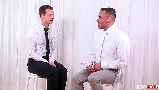 Benjamin Blue Spreads Wide for Mature Manuel Skye's Expert Cock