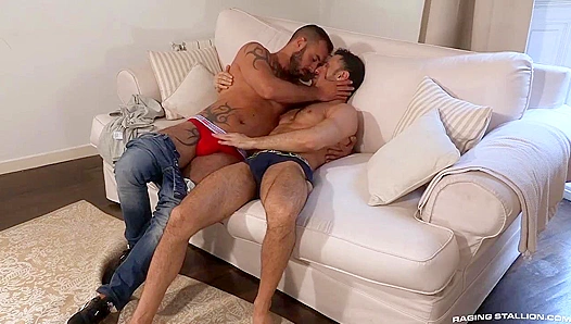 Flex Xtremo & Xavi Duran Pound Each Other Raw in Madrid Heat