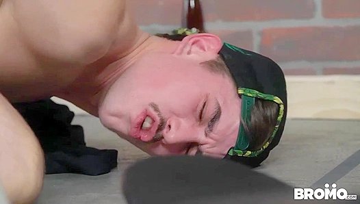 Skater Boys Pierce & Jack Fuck Wildly in Public - Hot Gay Action!