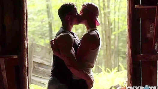 Benjamin Blue & Skyy Knox Get Wild - Perfect Spot for Hot Anal Action