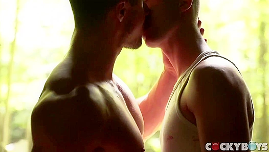 Benjamin Blue & Skyy Knox Get Wild - Perfect Spot for Hot Anal Action