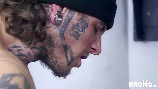 Bo Sinn Creeps into a Wild Threesome Adventure - Bromo US