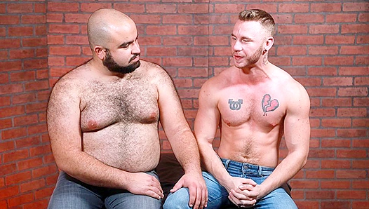 The Rhino Fucks Mac Savage’s Hairy Butthole – Raw Bearback