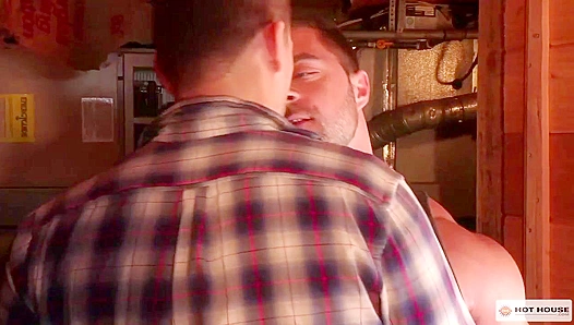 Horny Handyman Derek Gets Barebacked by Stud RomanTodd - Hot House Action