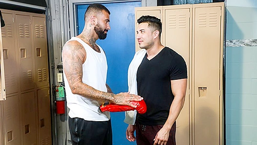 Muscular Hunks Hunter and Rikk Pound Each Other Raw in the Locker Room
