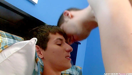 Max Morgan & Mike King - Barely Legal Splashes of Cum - Nextdoor Twinks