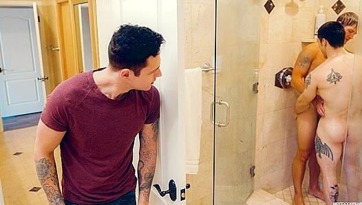 Brandon Bangs Andrew & Jayden - A NextDoor Threesome