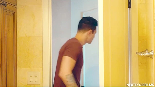 Brandon Bangs Andrew & Jayden - A NextDoor Threesome