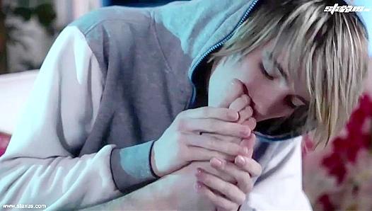 Tim Law & Tim Walker - Intense FootJobs and Deep Sodomy