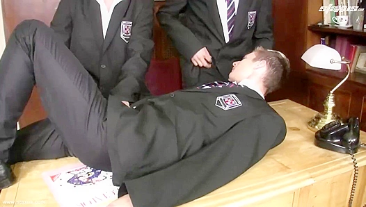 HornyConnorLevi&SvenLaarsonGoCondomless-Gay XXX