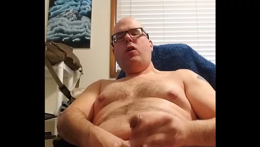 Nerdy Bear Takes a Day Off for Some Steamy Gay Masturbation Fun