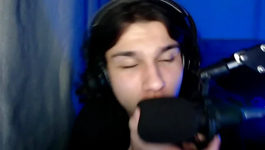 GabFranc Takes Control in Steamy Gay Amateur Pussy Play Scene