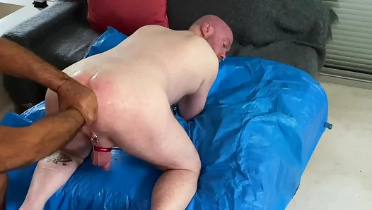 Crowne Fists and Toys Her Cunt in IntenseGay Anal Session