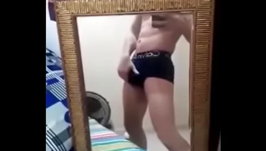 Liipebrayk Shows Off in Steamy Solo Cam Session –Gay Amateur Masturbation–