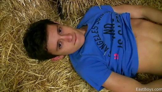 Antonio Palmer Shows Off in Cute European Masturbation Scene