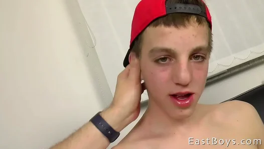 David Hines Gives a First–Time Handjob in a Sexy College Casting Session