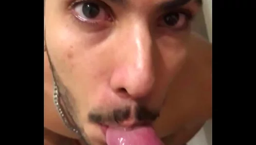 Gifted White Cock Sucked and Swallowed in Amateur Gay Action