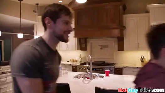 Muscular Jock Cocksucks Nerdy Wolf in Athletic Gay Sex Scene