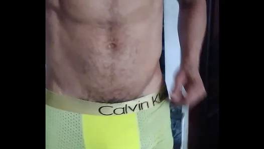 Solo Gay Amateur Shows Off in Intimate 2–Minute Scene