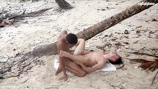 Interracial Beach Bang - Felipe Esquivel & Johny Cruz Heat Up the Sand