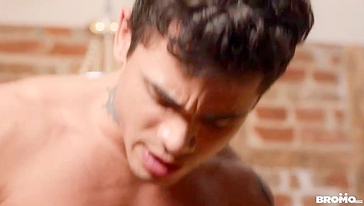 Bo Sinn Takes Control of VR Obsessed Ashton Summers - Gay Porn Dominance