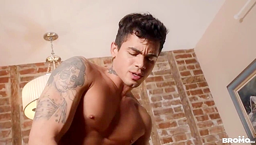 Bo Sinn Takes Control of VR Obsessed Ashton Summers - Gay Porn Dominance