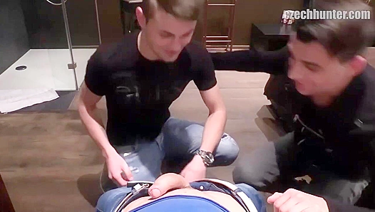 Hot Three-Way Oral Orgy with Muscular Dudes - XXX Gay