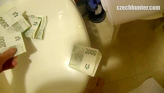 Amateur Slurps for Cash - Facial Finish Earns Him $2000 - XXX Gay