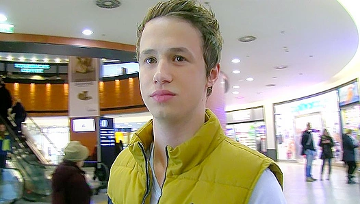 Cute Amateur Bubble Butt Eats Cum - XXX Gay