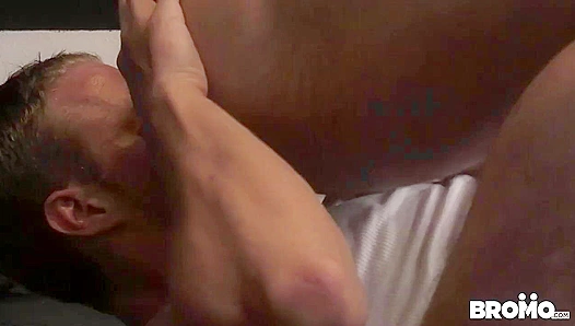 Fit Coach Shawn Reeve Barebacks His Latest Client - Hot Gay Sex