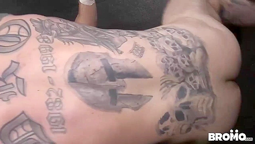 Scott Riley Cages His Opponent for Rough Anal Sex - Bromo US