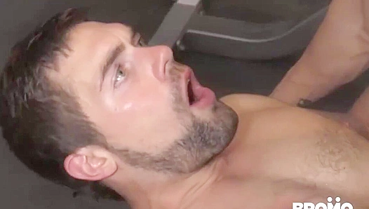Shawn Reeves Dominates Ripped Dudes at the Gym - Hot Gay Action!
